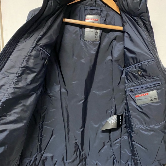 Prada - Picture 5 of 9